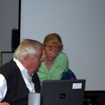 Dagmar Groth und Hans G. Weidinger bereieten ihre Präsentation vor, 2012.