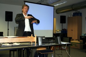 Professor Kern, Präsentation: Harmonik, Musik und Pädagogik,2012.